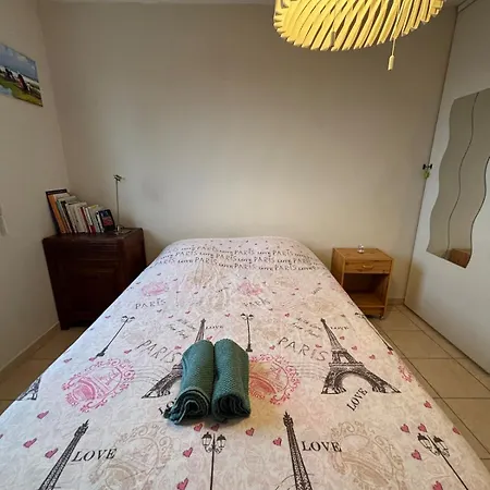 Le Tassigny-spacious Apartment-parking-wifi *