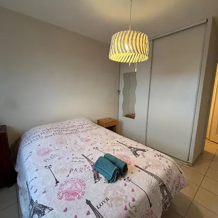 Le Tassigny-spacious Apartment-parking-wifi *
